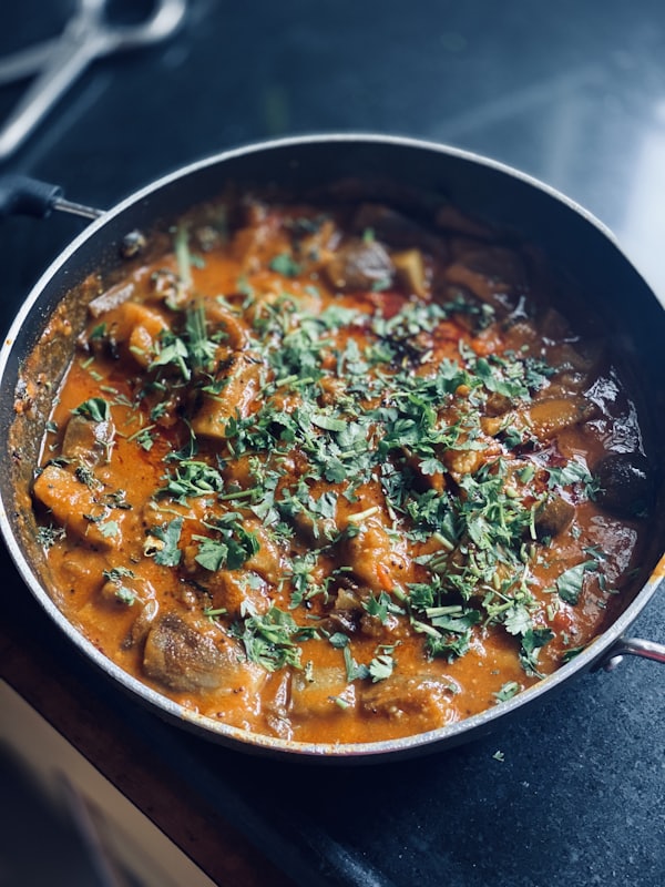 Bord Kabuli Palaw met lamsvlees en rozijnen
